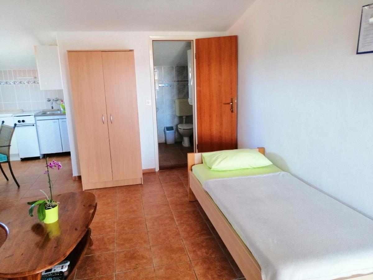 Apartments Brkovic Sukošan エクステリア 写真